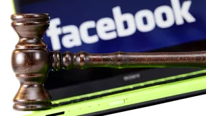 O adolescentă şi-a dat în judecată părinţii pentru că au publicat pe Facebook imagini cu ea