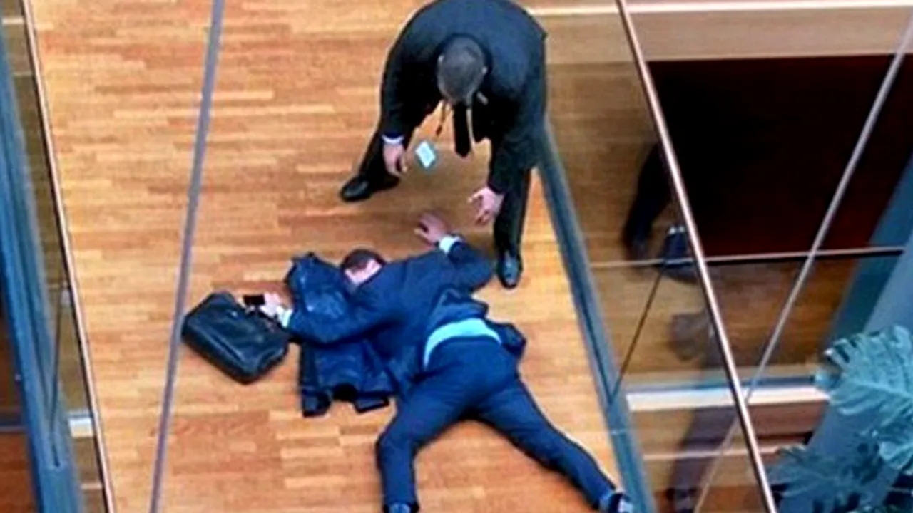 Altercaţia dintre cei doi eurodeputaţi ai formaţiunii populiste UKIP, investigată de Parlamentul European. Ce riscă parlamentarii ce recurg la violenţă