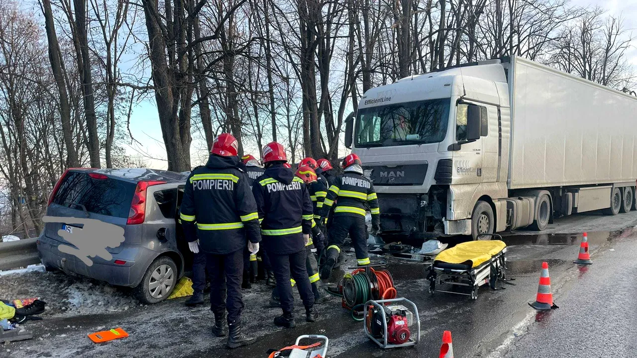 Un TIR şi un autoturism s-au ciocnit în Iaşi. O persoană a rămas încarcerată