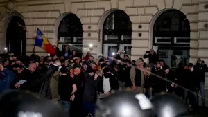 USR: Condamnăm ferm violenţele din stradă