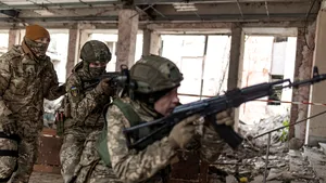 Ucraina introduce o instrucţie militară de bază pentru studenţi. Cei care nu trec examenul nu îşi mai pot continua studiile