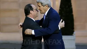 Întâlnire Hollande - Kerry: ”Să căutăm împreună răspunsurile necesare după atentatele de la Paris”