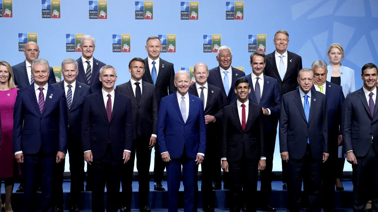 Războiul din Ucraina, ziua 503. Prima zi de summit NATO la Vilnius / Stoltenberg: Ucraina va deveni membră a NATO / Franţa va furniza rachete cu rază lungă de acţiune Ucrainei / Şi Germania este generoasă cu Kievul / Reacţia Rusiei la extinderea Alianţei