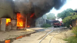 Vâlcea: Patru persoane, între care doi minori, intoxicate cu monoxid de carbon, după un incendiu