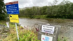 „Nu urinaţi spre Rusia”. Unde apare mesajul şi ce se întâmplă cu cei care nu-l respectă