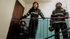 Copil găsit singur în casă,în pericol să cadă de la etaj, dus într-un centru al Protecţiei Copilului