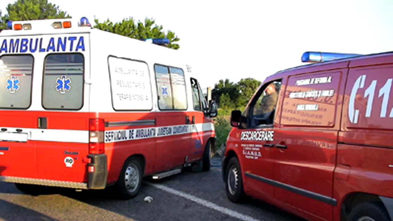 Trei autoturisme şi un TIR, implicate într-un accident în judeţul Olt. Trei persoane au fost rănite
