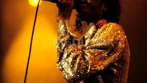 Imaginea cântăreţului Michael Jackson aduce încă foarte mulţi bani