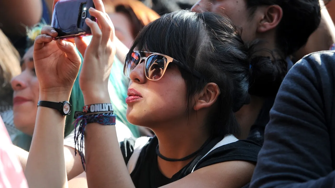 În ciuda pandemiei de coronavirus, festivalul Vive Latino din Mexic a debutat cu peste 70.000 de spectatori 