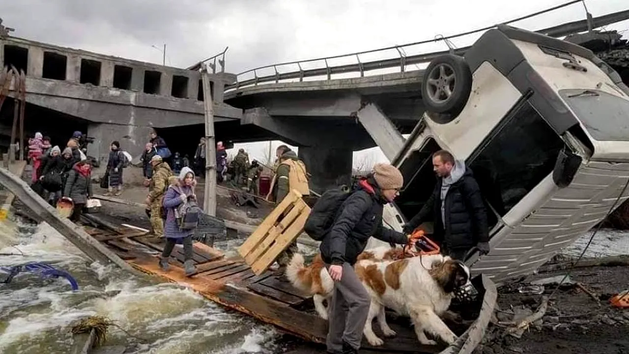 Peste 6.000 de oameni au fost evacuaţi sâmbătă din oraşele ucrainene asediate de ruşi