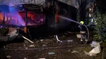 Alertă aeriană declanșată la Kiev: 6 oameni, răniți. O școală, un bloc, dar și mai multe depozite au luat foc