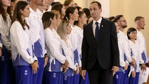 Mihai Covaliu, la sosirea gimnastelor române de la Paris: „Lupta continuă, aveţi încredere în noi”