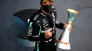 Lewis Hamilton câştigă în Spania al patrulea an la rând