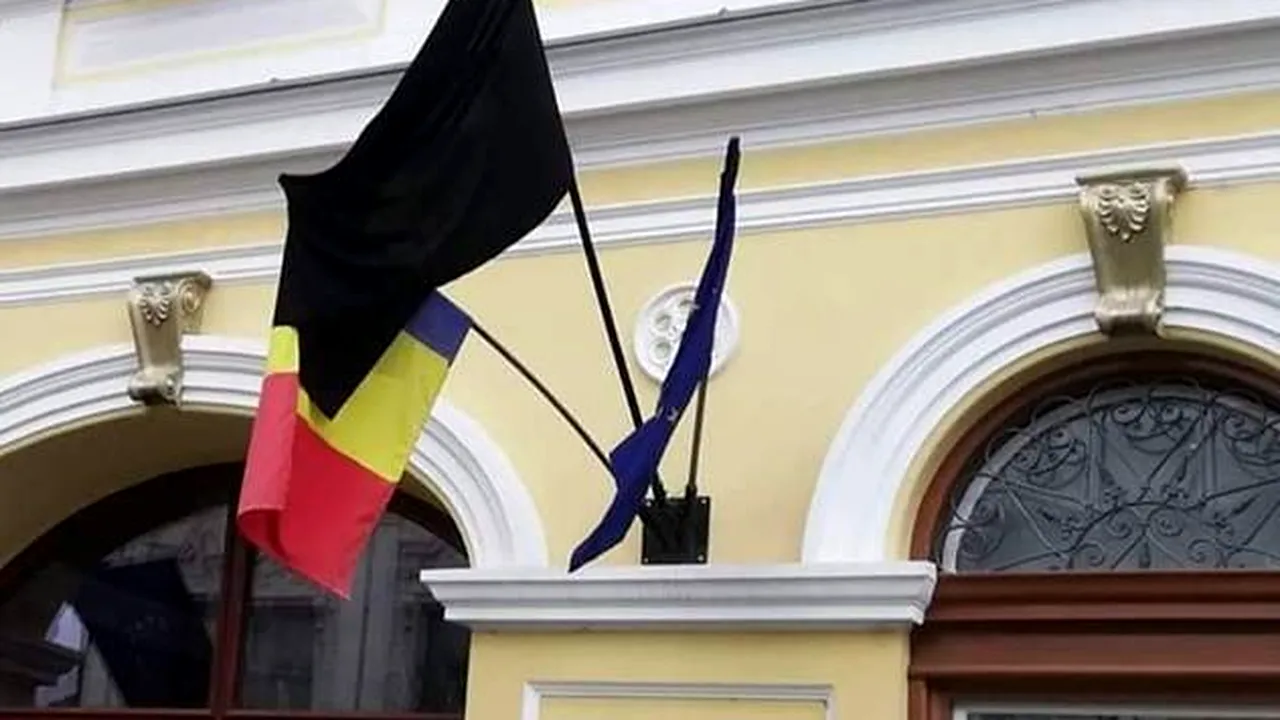 Steag negru, ARBORAT la Primăria Sfântu Gheorghe de Ziua Imnului | Prefect Covasna: Putea fi luat de aseară pentru evitarea interpretărilor/ Lider UDMR: O coincidenţă nefericită