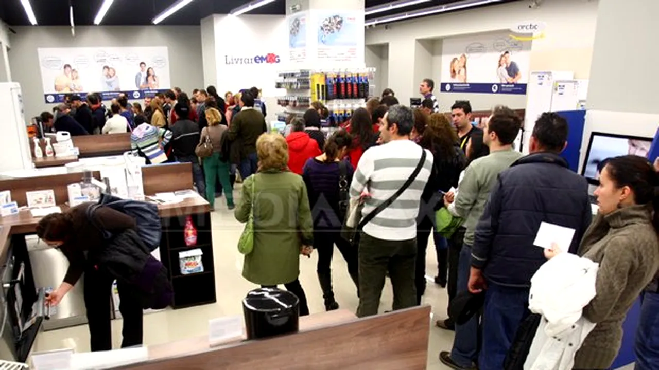 BLACK FRIDAY 2015: Zeci de clujeni au stat la coadă pentru produse reduse şi cu 80%. Majoritatea au căutat electronice