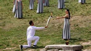Flacăra olimpică pleacă sâmbătă din Grecia spre Franţa