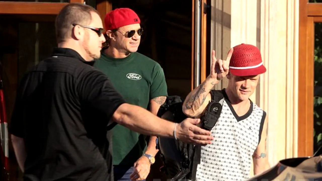 Red Hot Chili Peppers în Bucureşti: Membrii trupei au petrecut în Centrul vechi