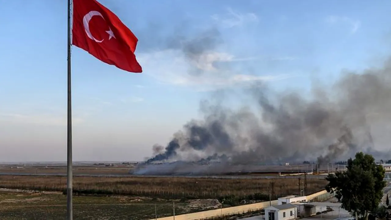 Criza din Siria: Kurzii anunţă că păzirea deţinuţilor ISIS „nu mai este o prioritate”. Turcia continuă ofensiva militară 