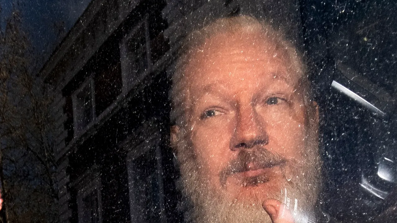 Julian Assange a primit permisiunea de a se căsători în închisoare