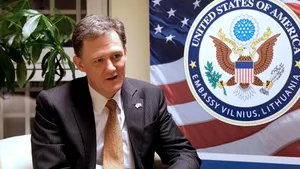 Oficial SUA: Corupţia slăbeşte abilitatea statelor de a-şi apăra suveranitatea şi integritatea