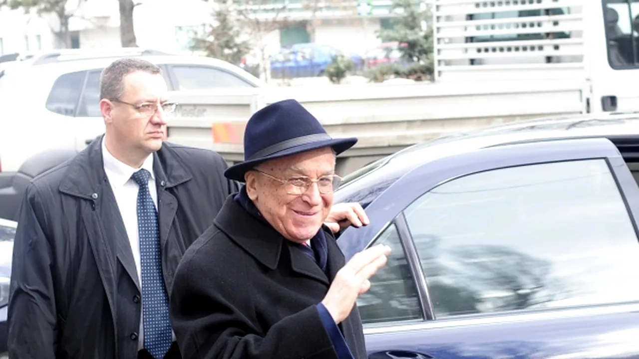 FOCUS: Iliescu împlineşte, miercuri, 80 de ani, aniversaţi, discret, cu o zi avans