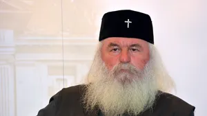 Un şef de consiliu judeţean a fost pus de Mitropolitul Banatului să promită, după slujbă, că va reabilita două case