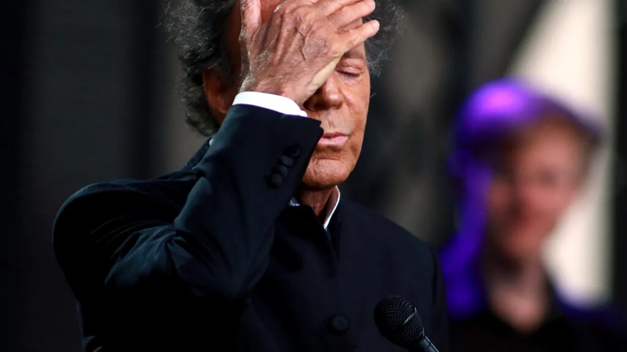 Julio Iglesias acuzat de agresiune sexuală. Două foste angajate vorbesc despre abuzuri și un climat de teroare