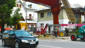 PASARELELE PIETONALE peste DN 1 au fost date în folosinţă. Victor Ponta, aşteptat la inaugurare