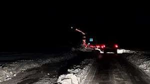 Peste 100 de maşini au fost escortate de poliţie, pe un drum naţional din Constanţa. Circulaţie în convoi