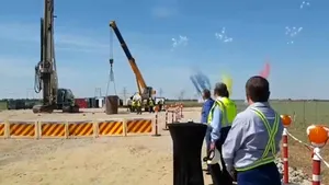 VIDEO Şantierul Autostrăzii de Centură a Bucureştiului a fost inaugurat cu artificii tricolore în mijlocul zilei