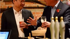 David Cameron şi Xi Jinping au băut o bere în cinstea relaţiilor 