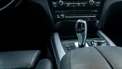 AUTO Mulți șoferi folosesc acest buton, însă poate cauza probleme. Când nu ar trebui să îl utilizezi