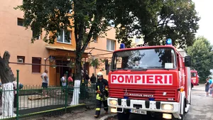 Şapte persoane evacuate dintr-un bloc, după ce un magazin a fost cuprins de flăcări, în Câmpia Turzii 