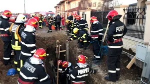 VIDEO. Bărbat mort în Corbeanca, în urma prăbuşirii unui mal de pământ. A fost chemat un elicopter SMURD