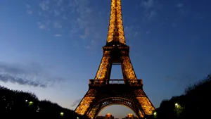 Turnul Eiffel intră în renovare (Galerie Foto)