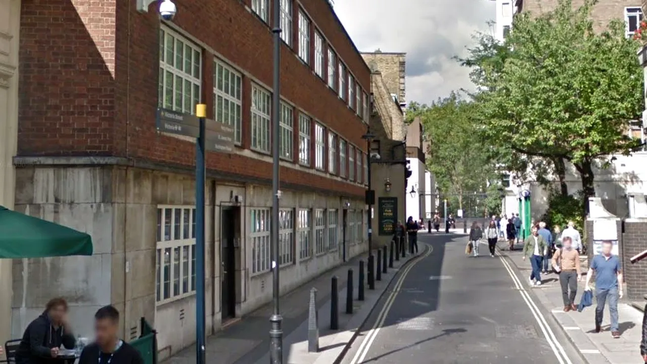 O clădire banală de birouri, situată între o cârciumă şi o cafenea la Londra, a fost sediul secret al unei agenţii de spionaj