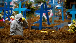 Nou epicentru al pandemiei de coronavirus, în formare. Experţi: Numărul deceselor se dublează la 2 săptămâni, faţă de 5 luni în Italia