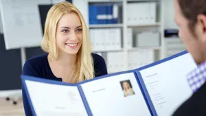 Studiu: Jumătate dintre angajaţii români vor să-şi schimbe cariera în următoarele şase luni 