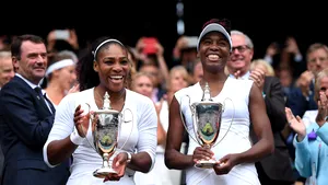 Finala turneului Australian Open va fi disputată între Venus Williams şi Serena Williams