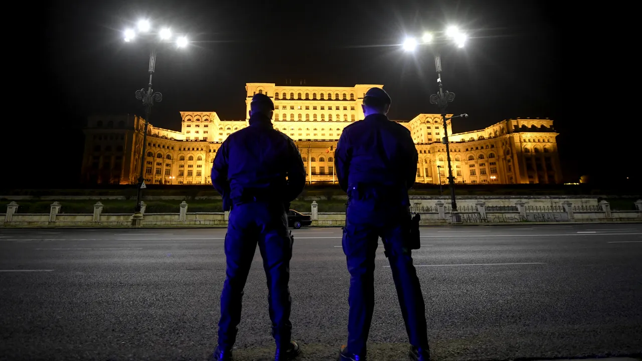 Declaraţia pe propria răspundere: Ce trebuie să completezi pentru a ieşi după ora 23? Răspunsul lui Raed Arafat