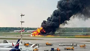 Tragedia aviatică din Moscova: Bilanţul victimelor a ajuns la 41 de morţi/ Martorii, „traumatizaţi” de avionul aterizând în flăcări | VIDEO