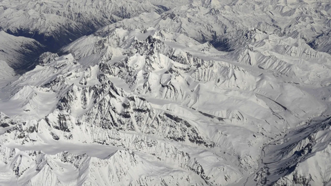 Previziunile privind topirea gheţarilor din Himalaya până în 2035 - 