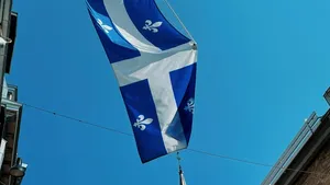 Se reaprinde lupta pentru independența Québecului. Separatiștii câștigă alegerile, dar amână referendumul până după mandatul lui Trump