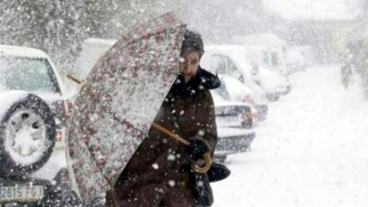 ALERTĂ METEO: Ninsori viscolite, până luni dimineaţa/ COD GALBEN de viscol, prelungit în Constanţa şi Tulcea. Porturile sunt închise