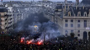 O nouă zi de proteste în Franţa împotriva reformei lui Macron de a creşte vârsta de pensionare