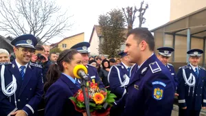 Cerere în căsătorie inedită pe platoul Şcolii de Agenţi de Poliţie din Cluj - FOTO, VIDEO