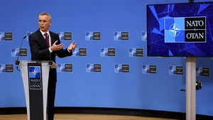 Jens Stoltenberg cere Rusiei să renunţe la planul de atacare a Ucrainei şi să poarte negocieri