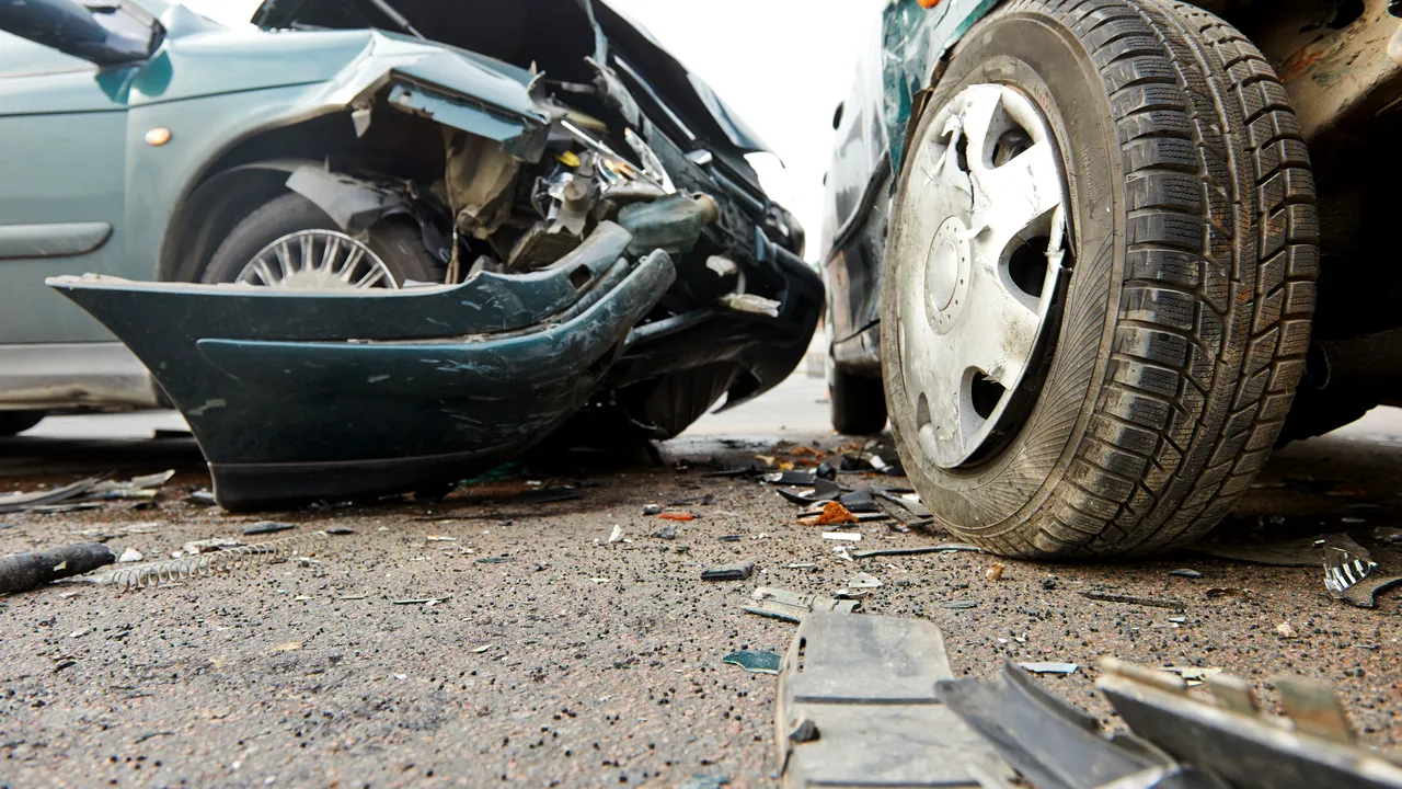 Accident la ieşirea din Capitală. Cinci maşini au fost implicate, o persoană a fost rănită uşor