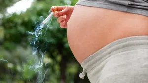 STUDIU: Ce se întâmplă cu fetusul când mama fumează în timpul sarcinii - FOTO