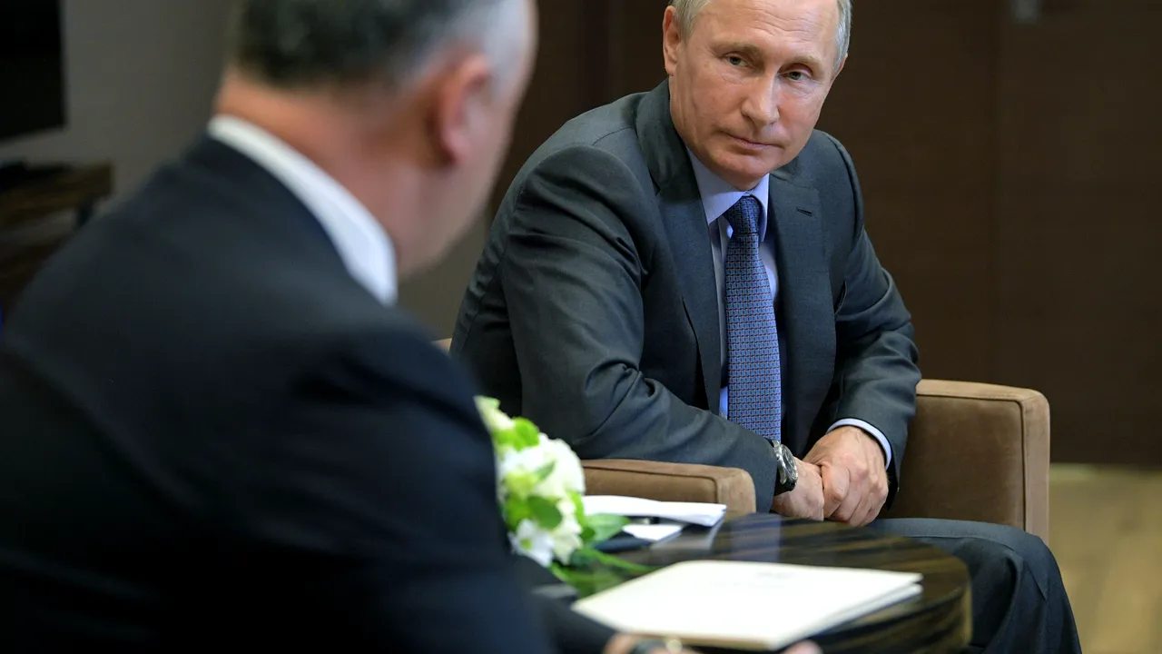 Putin: Acuzaţiile privind legăturile lui Manafort cu Rusia sunt inventate de oponenţii lui Trump